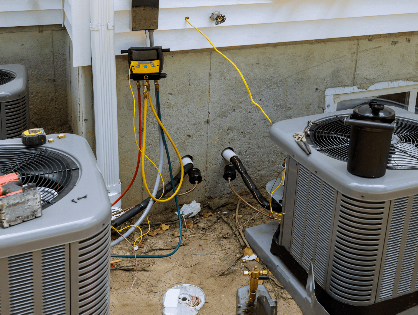 Прокладка фреонових магістралей і міжблокових кабелів