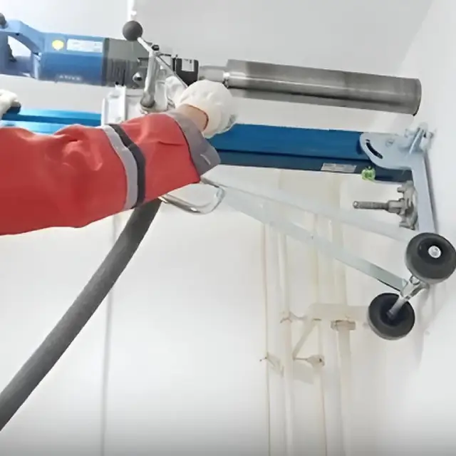 Свердління або вирізання штроб