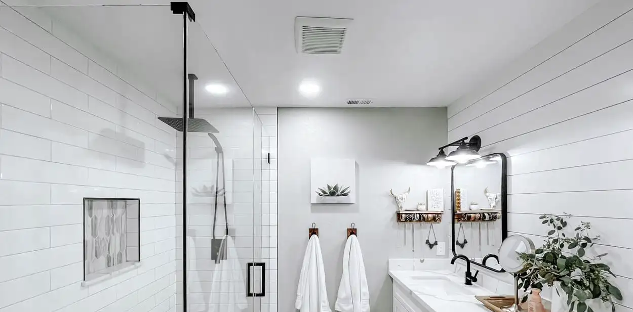 Витяжний вентилятор у ванній кімнаті