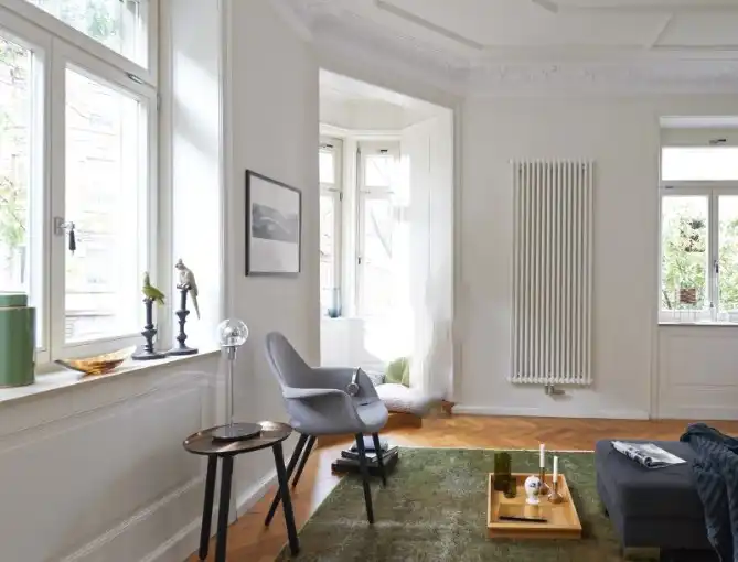 Жовтий радіатор  Жовтий радіатор в вітальні