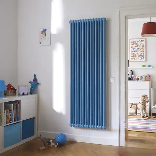 Вертикальний радіатор  Вертикальний радіатор кольору металік